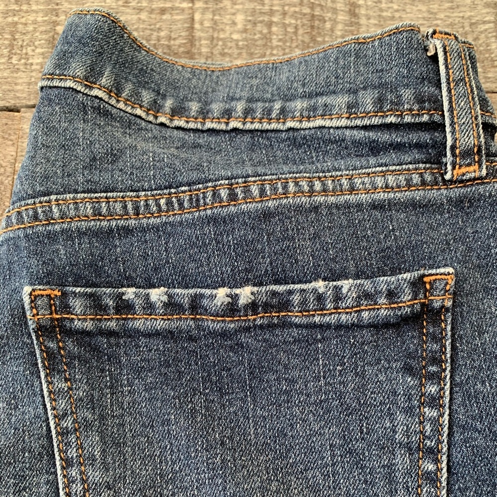 Old Navy Mid Rise Distressed Boyfriend Jeans - Picture 3 of 6